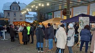 Mit seinen Ständen zog der Rosenberger Weihnachtsmarkt die Besucher an.