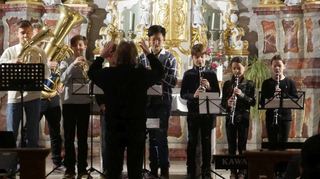 Das Adventskonzert der Richard-Trunk-Musikschule in der Liobakirche stimmte auf das Weihnachtsfest ein.