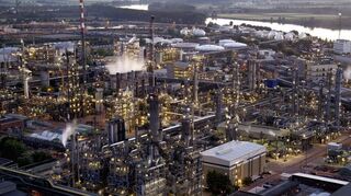 Fackeln spielen auf dem BASF-Werksgelände in Ludwigshafen eine große Rolle. Fast jede Anlage ist mit einer solchen ausgestattet.
