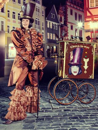 „Chocolat“: Beim Kurstadt-Weihnachtsmarkt dabei: Walking Act „Monsieur Chocolat“.