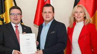 Landrat Christoph Schauder (links) hat gemeinsam mit Dezernentin Ursula Mühleck den neuen Leiter des Amtes für Wirtschaft und Klimaschutz, Marcel Stephan, empfangen.