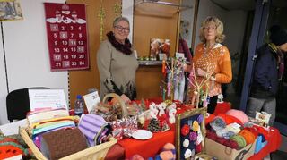 Der Stricktreff des Bürgernetzwerks Külsheim war das ganze Jahr über fleißig gewesen und verkaufte nun die Produkte für den guten Zweck.