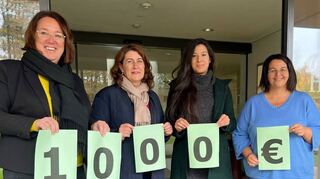 Spendenübergabe mit von links: Sabine Schulz (Stabsstelle Pflegedienst für Prozessqualität und Dokumentation), Angela Schwab (stellvertretende Stationsleitung Buchen), Lisa Brunner (Stationsleiterin Mosbach) sowie Cindy Hüsken (Stellvertretende Leiterin Odenwald Hospiz Walldürn).
