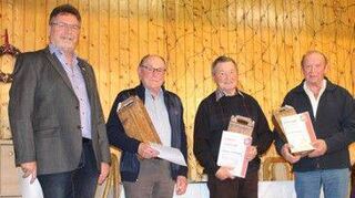 Geehrt wurden beim FC Heckfeld (von links): Vorsitzender Ralf Hemlein: 60 Jahre und Ehrenmitglied: Elmar Volkert und Klaus Hellinger; 60 Jahre: Günter Heim, 50 Jahre: Ulrich Volkert, Horst Hellinger, Paul Hönninger; Vorsitzender Kuno Hemlein.