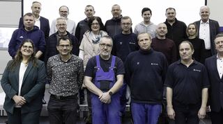 Bei der Betriebsversammlung ehrte Systemair langjährige Mitarbeitende.
