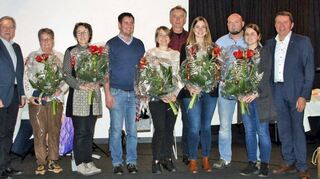 Ehrung und Verabschiedung (von links): Dr. Norbert Schön (Geschäftsführer), Gertraud Weiland, Sigrid Flick, Dirk Nohe, Amelie Neumeier, Julius Sturm, Lara Walter, Alfred Oruszczak, Vanessa Scelle und Paul Gehrig (Geschäftsführer).