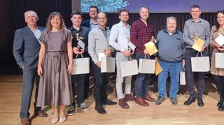 Langjährige Mitarbeiter der Firma Hieber wurden für ihre Treue zum Unternehmen geehrt. Im Bild (von links) Detlef Hieber, Claudia Landwehr-Limbrunner, Nico Schmitt, Oliver Grün, Werner Braun, Tjore Burkhardt, Enrico Fischer, Roland Popp, Armin Pfeffer, Janette Schmied, Dusan Lazic und Gabi Ehrmann-Hieber.