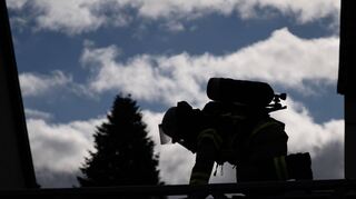 Nicht nur bei Bränden kommen Feuerwehrleute zum Einsatz – auch bei Unfällen ist ihre Arbeit oft unentbehrlich.