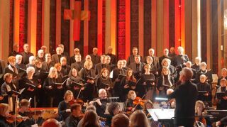 Die Chöre des MGV „Liederkranz“ Buchen widmeten ihr Konzert zum 180-jährigen Bestehen in der Stadtkirche dem Thema „Engel“.