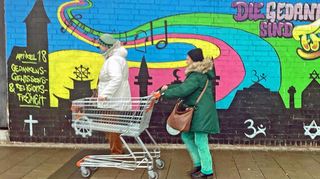 Die Gedanken sind frei: Das bunte Graffito spiegelt die „Vielvölkersituation“ auf dem Würzburger Heuchelhof wider. Ganz unterschiedliche Weltsichten treffen dort aufeinander.