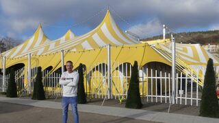 Rudi Bauer veranstaltet den Main-Tauber-Weihnachtscircus und auch den „Winterzauber“ im Schlosshof – beides in Bad Mergentheim.
