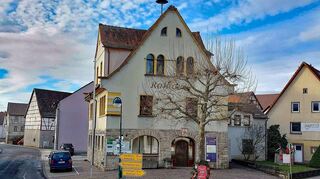 Das Assamstadter Rathaus ist in die Jahre gekommen und soll einem Neubau weichen.