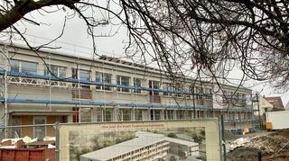 Dicker Brocken im Investitionsplan der Stadt: Für die Sanierung des Matthias-Grünewald-Gymnasiums sind im städtischen Haushalt für 2024 6,7 Millionen Euro vorgesehen. Ingesamt investiert die Stadt rund 18 Millionen Euro in Bau- und Sanierungsmaßnahmen.