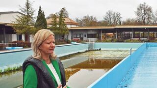 Tauberbischofsheim steht 2024 vor großen Herausforderungen. Bürgermeisterin Anette Schmidt (Bild) gibt sich optimistisch und ist froh, dass auch die Freibadsanierung auf der langen Liste der Investitionen steht.