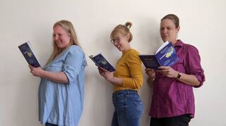 Das Trio Madeleine Weis (rechts), Sonja Rapp (links) und Vera Warter (Mitte) hat bereits zwei Kinderbücher veröffentlicht. Themen wie Selbstbewusstsein stärken und Achtsamkeit wecken wird spielerisch-leicht in die Geschichten verpackt. Gleichzeitig hat das Trio auch die Bedeutung des Vorlesens im Blick.