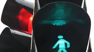 Die Ampel an der Schwimmbad-Kreuzung ist abends aus. Für zahlreiche Zirkus-Besucher ein Problem.