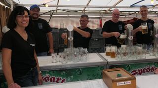 Das Kreuzwertheimer Quätschichfest stand 2023 aufgrund von starkem Helfermangel zunächst auf der Kippe. Nach einem Aufruf der Verantwortlichen meldeten sich jedoch viele Unterstützer, die tatkräftig anpackten und so das Fest retteten.