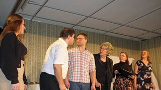 Heinz und Kurt (Frank Dimler und Tobias Weihbrecht) wollen unbedingt ran an die Knete.