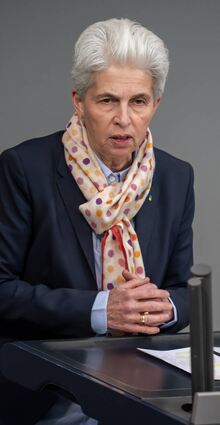 Marie-Agnes Strack-Zimmermann (FDP), Vorsitzende des Verteidigungsausschusses, spricht nach der Vorstellung des Jahresberichts der Wehrbeauftragten des Bundestags. +++ dpa-Bildfunk +++