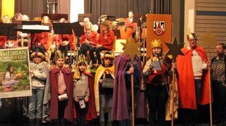 Die Sternsinger von „St. Laurentius Großeicholzheim“ überbrachten den Segen.