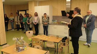 Bei der Einweihung des Anbaus des neuen katholischen Kindergartens St. Elisabeth in Külsheim freuten sich alle über das gelungene Projekt.