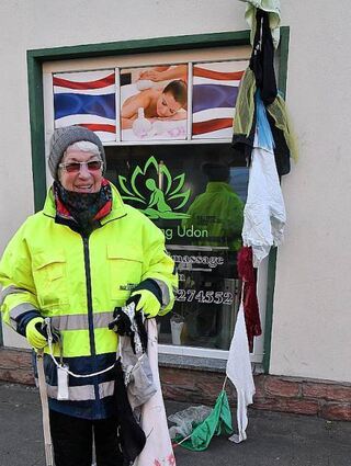Seit Jahrzehnten beim Hardheimer Wäscheaufhängen dabei: Juliane op te Roodt.