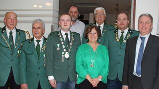 Die Vereinsmeister der Mudauer Schützen mit Bürgermeister Dr. Rippberger.