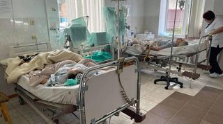 Gespendete Klinikbetten aus dem Main-Tauber-Kreis – nur wenige Stunden nach dem Hilfstransport sind sie bereits belegt.