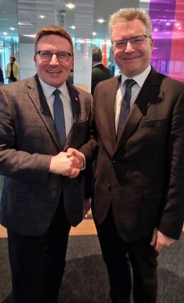 Die Landräte Christoph Schauder und Dr. Achim Brötel freuen sich über die Gründung von „Tourimia“.