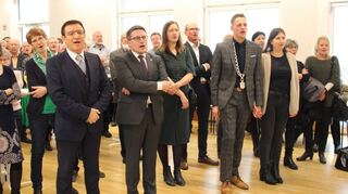 Das gute Gemeinschaftsgefühl in der Kommune war zentrales Thema beim Neujahrsempfang der Gemeinde Ahorn im Dorfgemeinschaftshaus in Buch. Das gemeinsame Singen des Badnerlieds am Schluss der Veranstaltung (Bild) unterstrich dies.