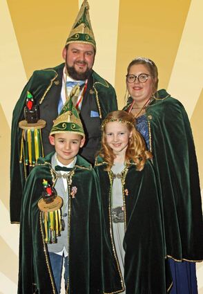 In Schneeberg wurde das Prinzenpaar inthronisiert, auf dem Bild mit dem Kinderprinzenpaar.