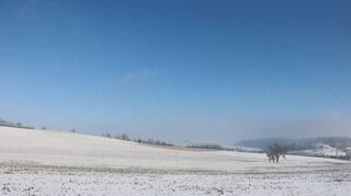 Das Landschaftsbild auf den Gemarkungen zwischen Hüngheim und Unterwittstadt wird sich in den nächsten Jahren gravierend verändern, denn auf einer Fläche von 51 Hektar Ackerland ist der neue „Solarpark Disteläcker“ geplant. Der Vorentwurf des Bebauungsplanes wurde vom Gemeinderat nun genehmigt.