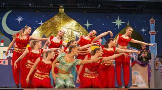 Die Showtanz-Gruppe mit Prinzessin Tabea brachte den Glanz von „1001 Nacht“ in die Reicholzheimer Halle.