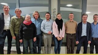 Bei der Ehrung (von links): Johannes Schön (DRK Igersheim), Alfons Haun, Margarete Haun, Josef Fuchs, Tim Krauter, Anna Denis, Volker Sazinger, Bürgermeister Frank Menikheim, Christian Lang und Anton Wülk.
