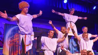 Das Buben-Ballett der Kröten sorgte für „Chaos im Olymp“.
