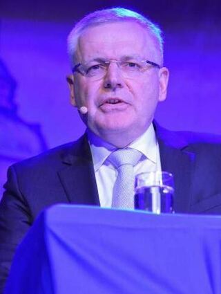 Michael Schneider in der Bütt.