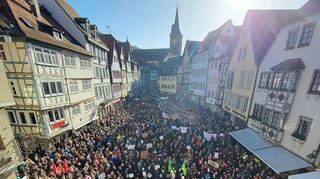 Die Stadt Wertheim geht von 1300 Teilnehmern an der Kundgebung gegen Rechtsextremismus auf dem Marktplatz aus.