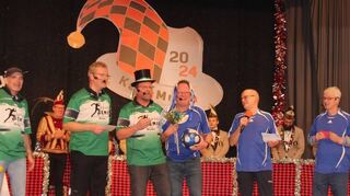 Die „Maulaffe“ nahmen unter anderem die „Hochzeit“ zwischen dem FC Donebach und dem FC Schloßau auf die Schippe.