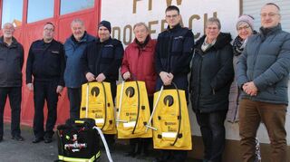 Bei der Mudauer Feuerwehrabteilung Donebach/Mörschenhardt war die Freude über die Spende des Fördervereins, welche die Anschaffung neuer Gerätschaften ermöglichte, groß.