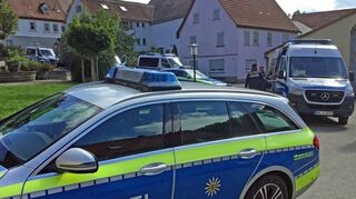 Gegen den Verurteilten wird bereits wegen anderer Straftaten ermittelt, auch eine größere Razzia fand in seinem Wohnhaus in Ebertsbronn statt.