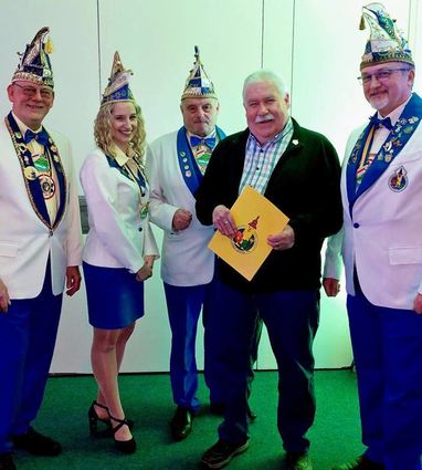 Für besondere Verdienste und 44 Jahre bei der FG Bischemer Kröten wurde Jürgen Böhrer (Zweiter von rechts) mit der goldenen Ehrennadel mit vier Brillanten geehrt.