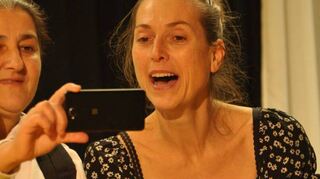 Sarah Gros (rechts) und Annabella Akçalv vom Theater FNF.
