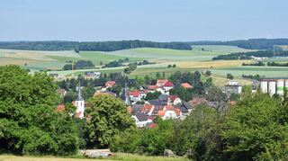 Damit die Gemeinde Rosenberg sich auch energetisch für die Zukunft wappnen kann, ist das Quartierskonzept aufgestellt worden, das zurzeit ausgewertet wird. Die kompletten Ergebnisse liegen im Sommer vor, wie Bürgermeister Ralph Matousek im Gespräch mit den FN erläutert.