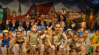 Die Kindergarde und die Männertanzgruppe legten sich am Samstag bei der Prunksitzung der „Hasekühle“ ebenfalls so richtig ins Zeug.