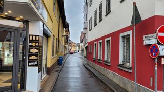 Blick in die Wettgasse. Hier soll es im Mai 2023 zu einem tätlichen Angriff mit einem Hammer gekommen sein.