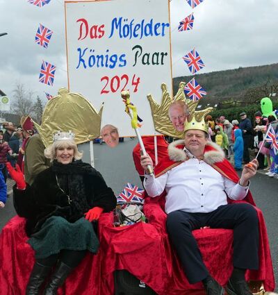 Da staunten die Royals nicht schlecht, denn was England hat, hat Mondfeld genauso: ein Königspaar. Auch Schriftsteller Otfried Preußler und viele seiner Romanfiguren waren nach Mondfeld gekommen um zünftig mit Bären, Hasen und Fellnasen zu feiern.