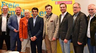 Vertreter der FDP freuten sich beim Politischen Aschermittwoch der FDP-Kreisverbände Main-Tauber und Würzburg-Land in Wertheim über die Festrede des Europa-Abgeordneten Andreas Glück (Zweiter von links).