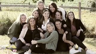 Zehn Mädels: Das Orga-Team des „Lady’s Fashion Flohmarktes“.