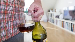 Regelmäßiger Alkoholkonsum gehört zu den wichtigsten vermeidbaren Gesundheitsrisiken des Menschen.