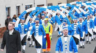 <p>Schäfflertanz in Stadtprozelten: Ein farbenfroher Umzug, bei dem jedes einzelne Detail bis ins Genauste durchgeplant und einstudiert wurde.</p>